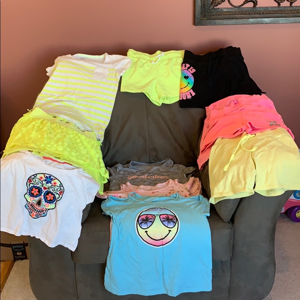 5 pair Girls shorts. 5 T-shirt’s and 1 skirt